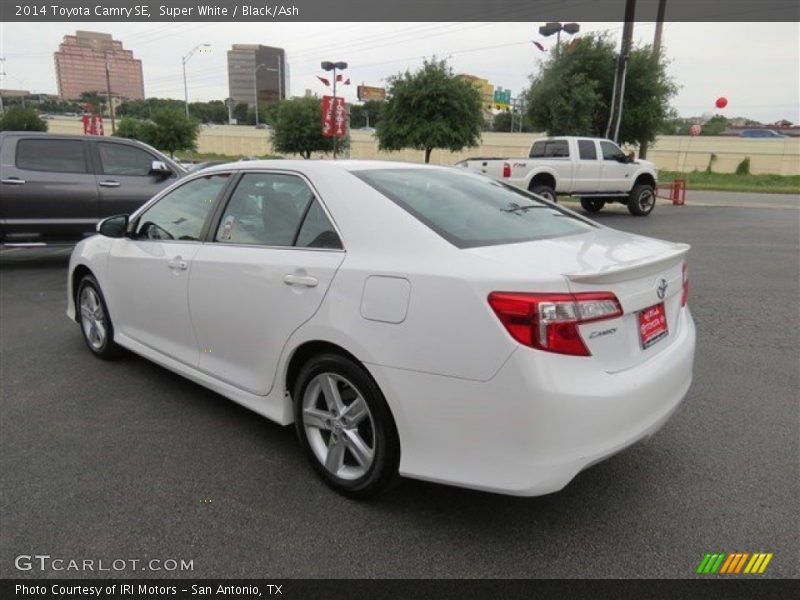 Super White / Black/Ash 2014 Toyota Camry SE