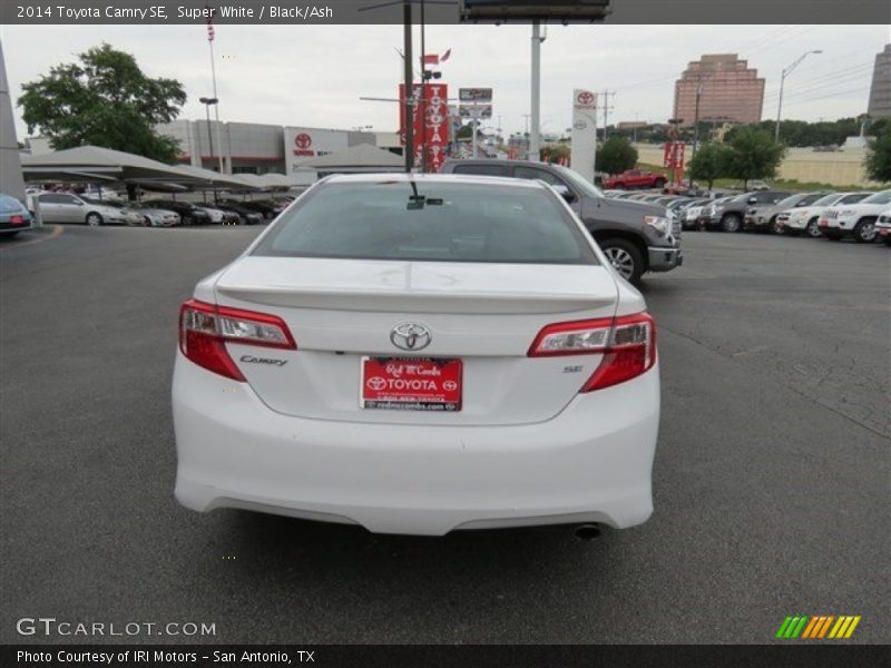 Super White / Black/Ash 2014 Toyota Camry SE