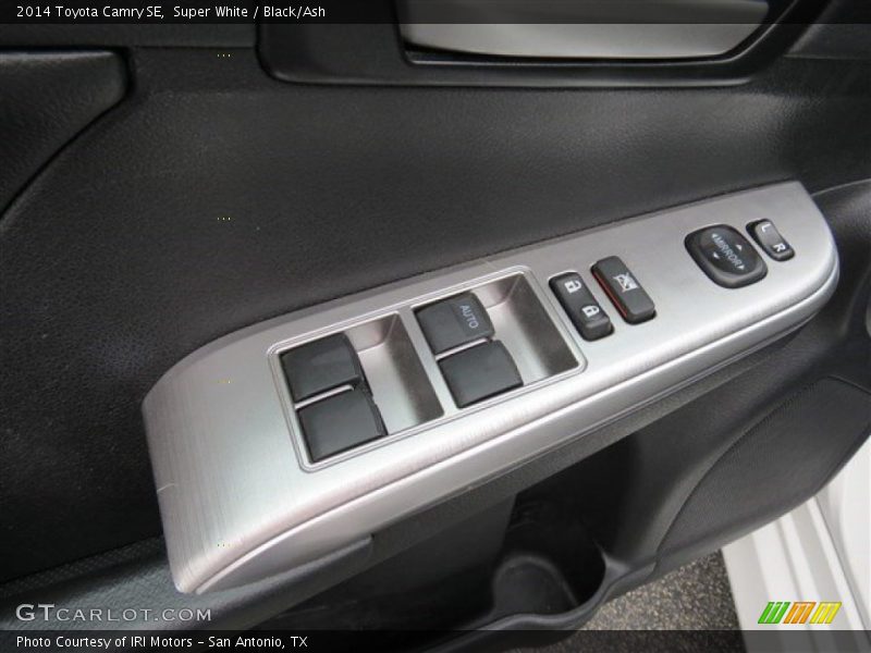Super White / Black/Ash 2014 Toyota Camry SE