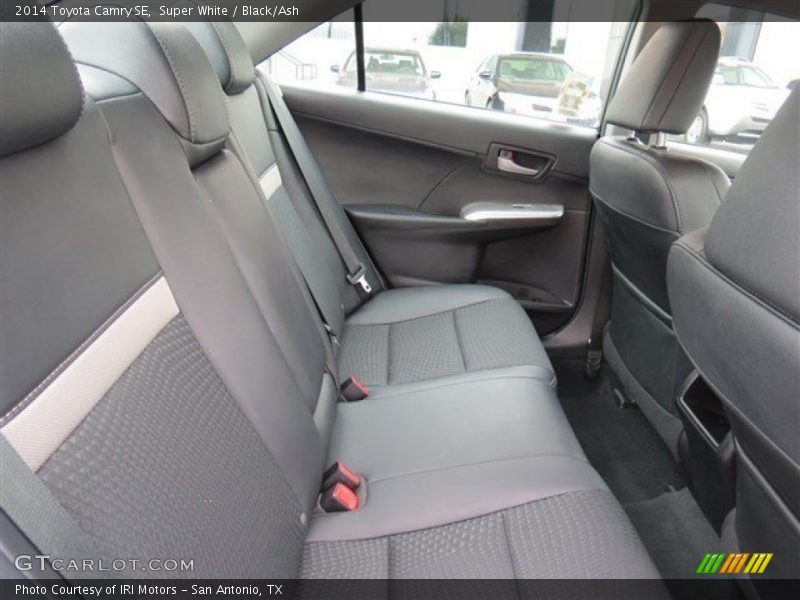 Super White / Black/Ash 2014 Toyota Camry SE