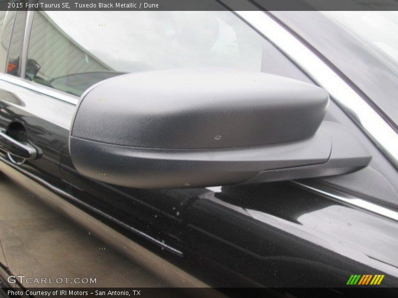 Tuxedo Black Metallic / Dune 2015 Ford Taurus SE