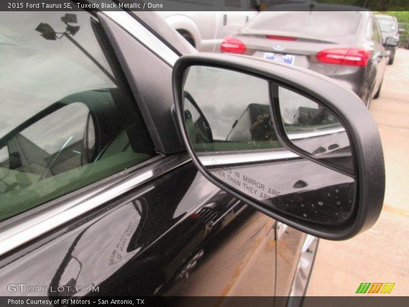 Tuxedo Black Metallic / Dune 2015 Ford Taurus SE