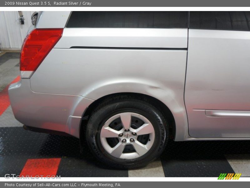 Radiant Silver / Gray 2009 Nissan Quest 3.5 S