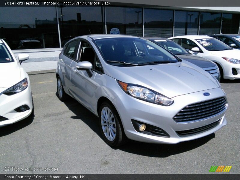 Ingot Silver / Charcoal Black 2014 Ford Fiesta SE Hatchback