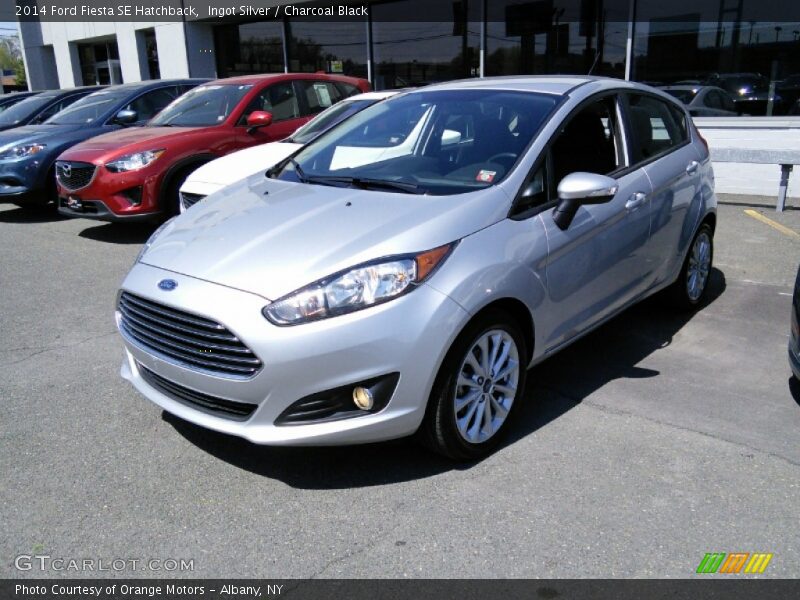 Ingot Silver / Charcoal Black 2014 Ford Fiesta SE Hatchback