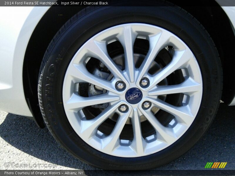 Ingot Silver / Charcoal Black 2014 Ford Fiesta SE Hatchback