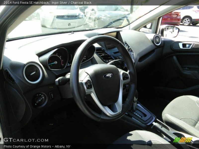 Ingot Silver / Charcoal Black 2014 Ford Fiesta SE Hatchback