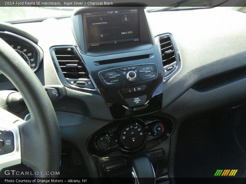 Ingot Silver / Charcoal Black 2014 Ford Fiesta SE Hatchback
