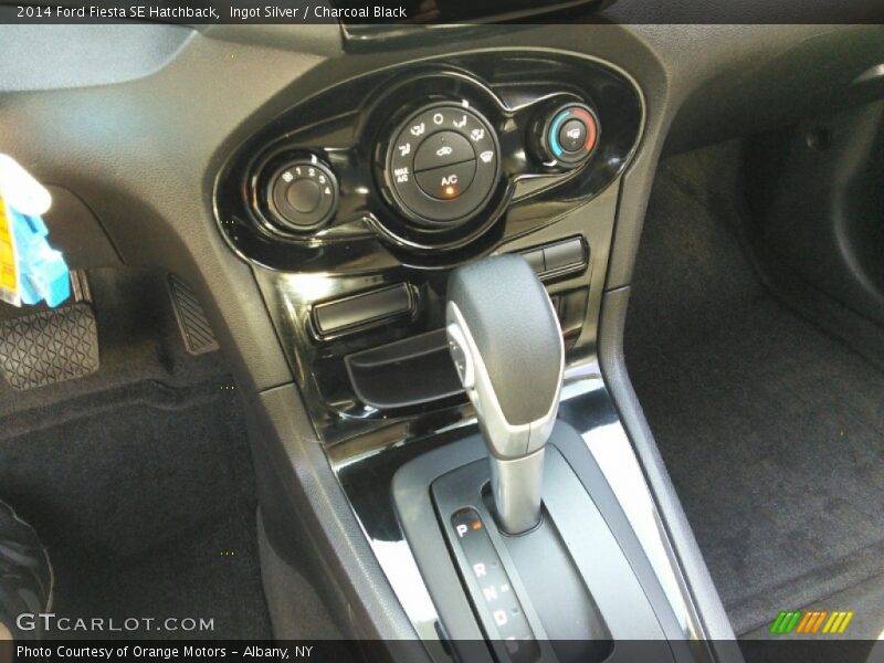 Ingot Silver / Charcoal Black 2014 Ford Fiesta SE Hatchback