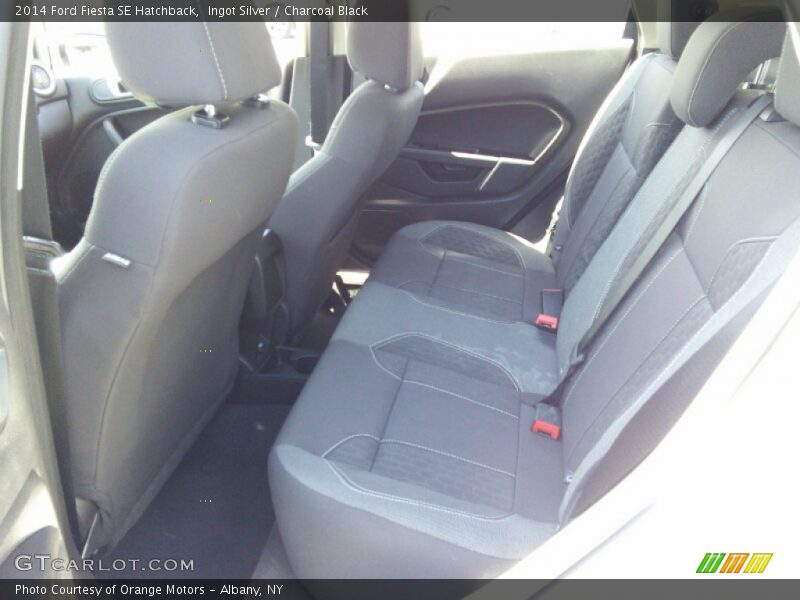 Ingot Silver / Charcoal Black 2014 Ford Fiesta SE Hatchback