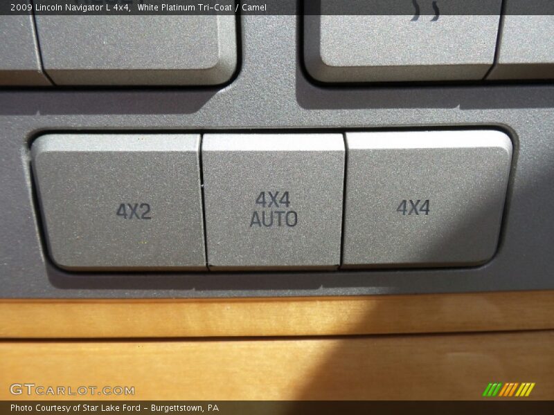 White Platinum Tri-Coat / Camel 2009 Lincoln Navigator L 4x4