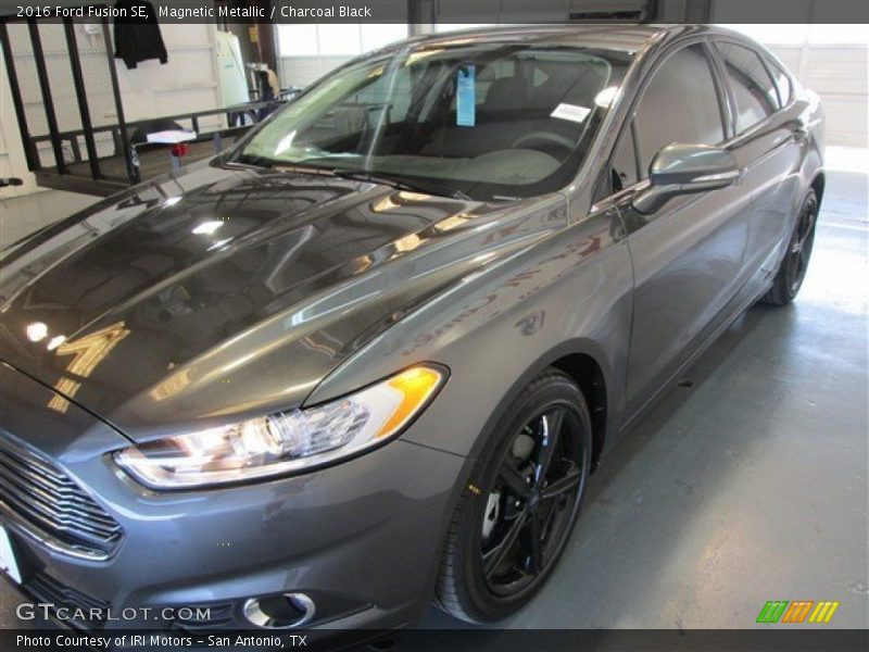 Magnetic Metallic / Charcoal Black 2016 Ford Fusion SE