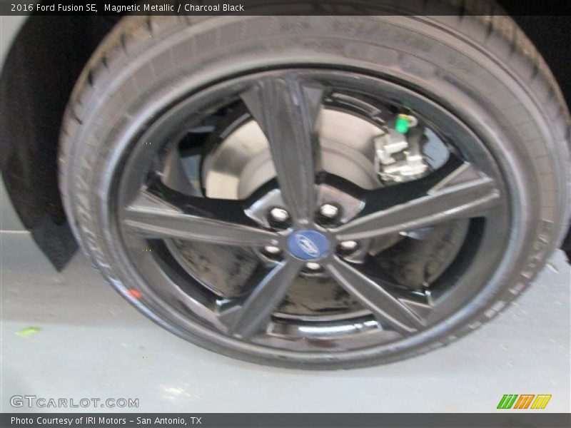 Magnetic Metallic / Charcoal Black 2016 Ford Fusion SE