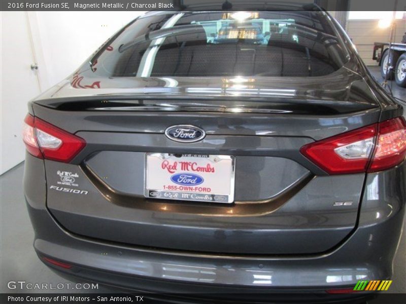 Magnetic Metallic / Charcoal Black 2016 Ford Fusion SE