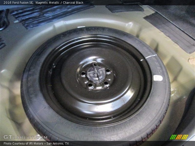 Magnetic Metallic / Charcoal Black 2016 Ford Fusion SE