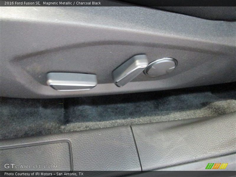 Magnetic Metallic / Charcoal Black 2016 Ford Fusion SE