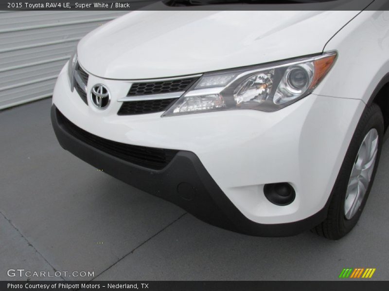 Super White / Black 2015 Toyota RAV4 LE