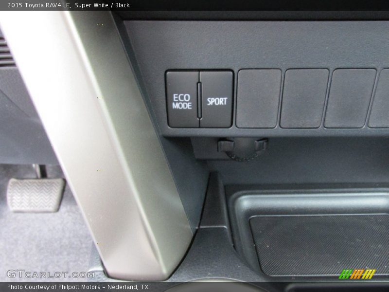 Super White / Black 2015 Toyota RAV4 LE