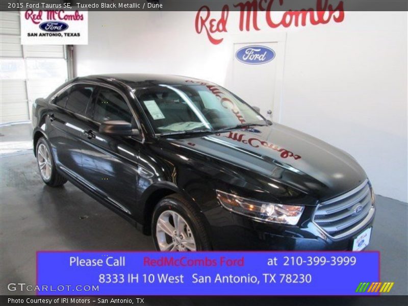 Tuxedo Black Metallic / Dune 2015 Ford Taurus SE