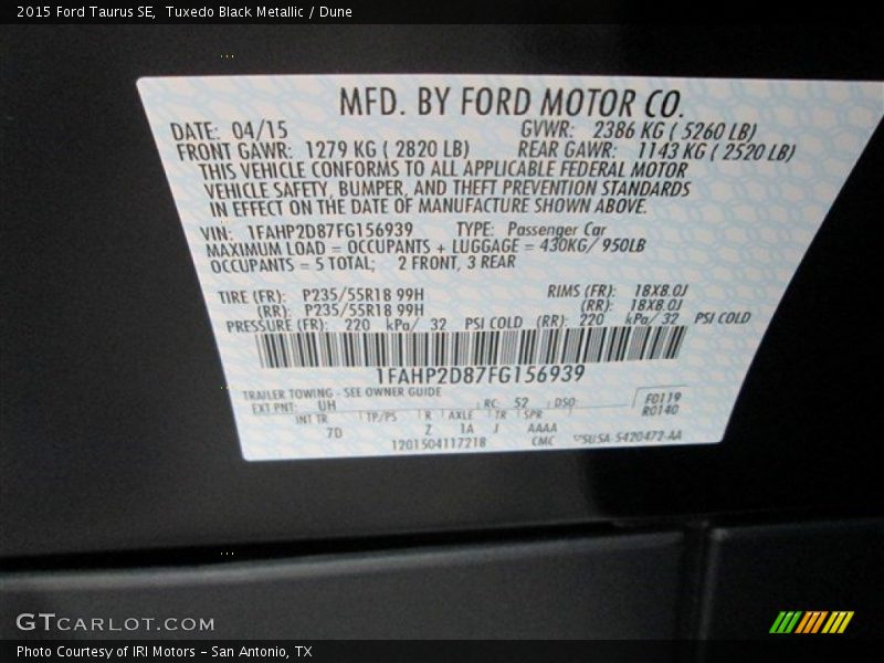 Tuxedo Black Metallic / Dune 2015 Ford Taurus SE