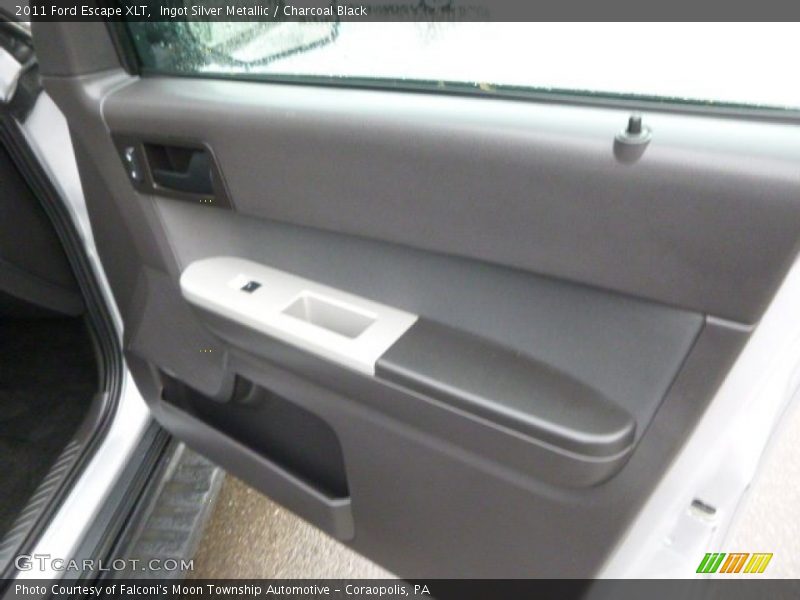 Ingot Silver Metallic / Charcoal Black 2011 Ford Escape XLT