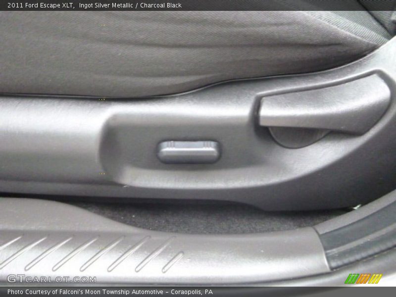 Ingot Silver Metallic / Charcoal Black 2011 Ford Escape XLT