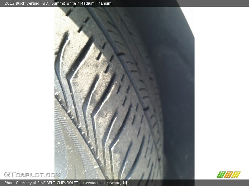 Summit White / Medium Titanium 2013 Buick Verano FWD