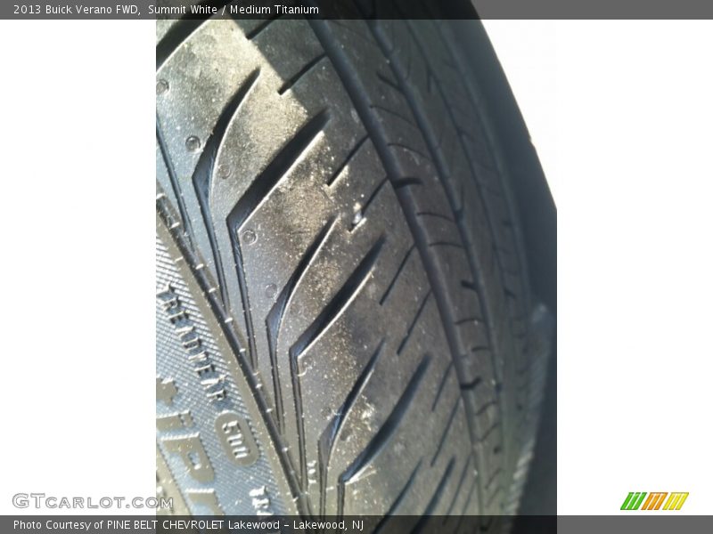 Summit White / Medium Titanium 2013 Buick Verano FWD
