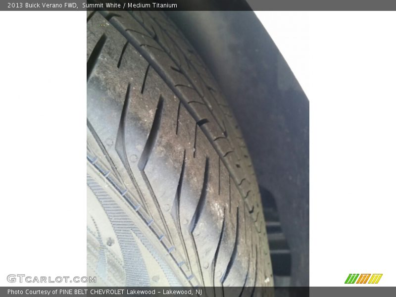 Summit White / Medium Titanium 2013 Buick Verano FWD