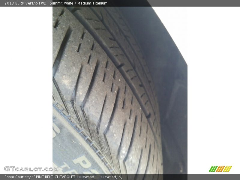 Summit White / Medium Titanium 2013 Buick Verano FWD