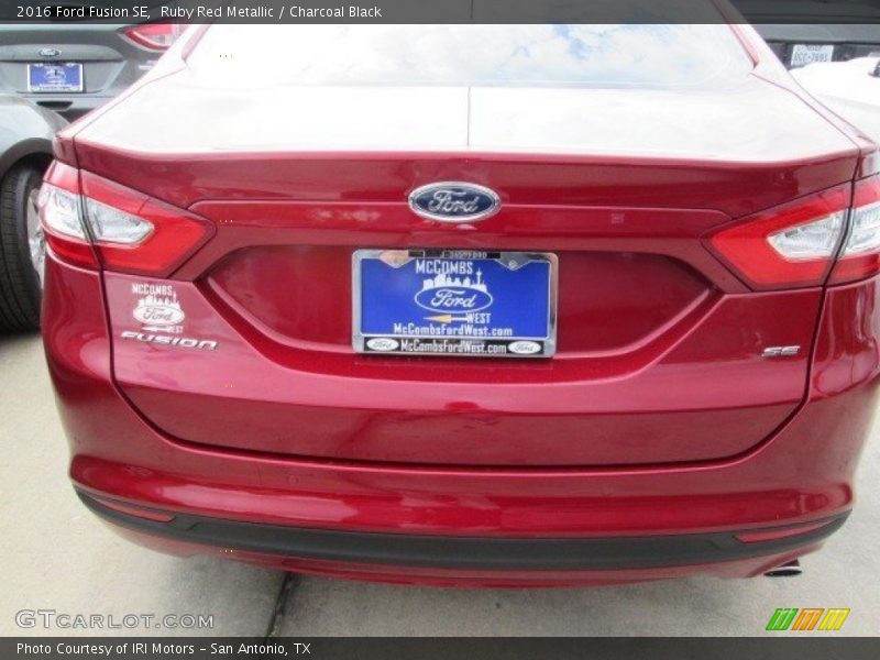 Ruby Red Metallic / Charcoal Black 2016 Ford Fusion SE
