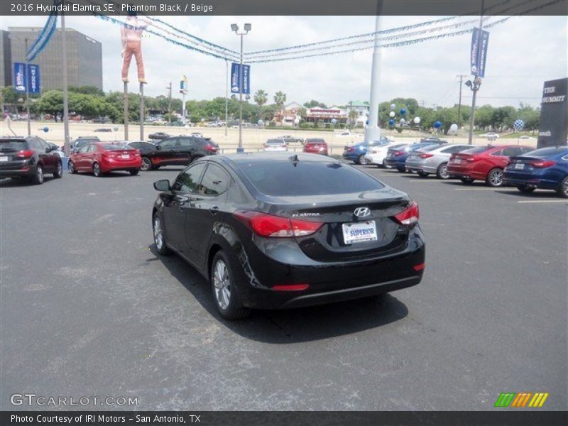Phantom Black / Beige 2016 Hyundai Elantra SE
