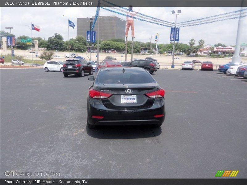 Phantom Black / Beige 2016 Hyundai Elantra SE