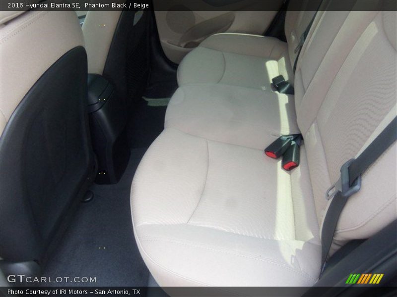 Phantom Black / Beige 2016 Hyundai Elantra SE