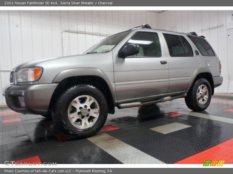 Sierra Silver Metallic / Charcoal 2001 Nissan Pathfinder SE 4x4