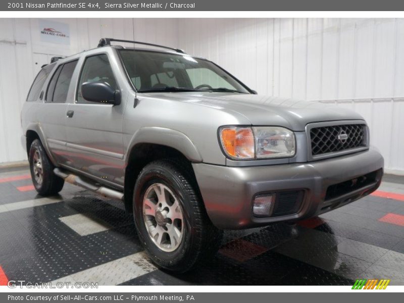 Sierra Silver Metallic / Charcoal 2001 Nissan Pathfinder SE 4x4