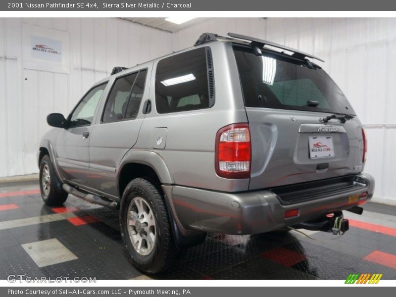 Sierra Silver Metallic / Charcoal 2001 Nissan Pathfinder SE 4x4