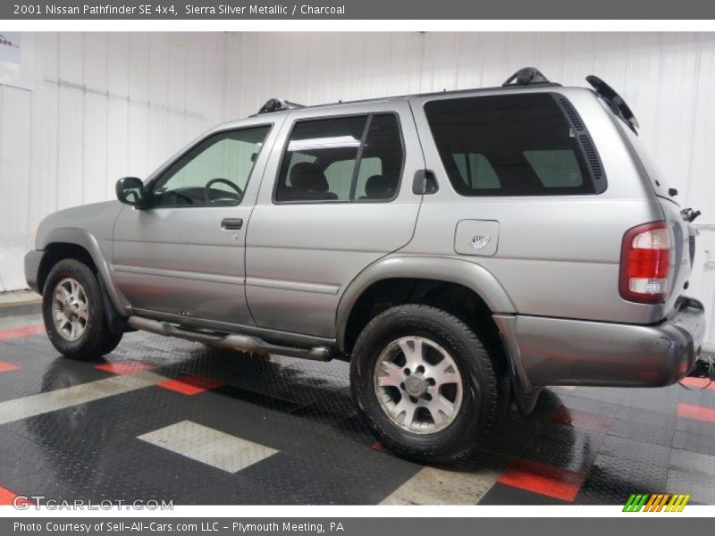 Sierra Silver Metallic / Charcoal 2001 Nissan Pathfinder SE 4x4