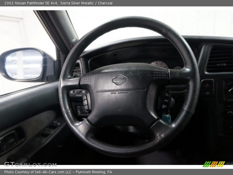 Sierra Silver Metallic / Charcoal 2001 Nissan Pathfinder SE 4x4