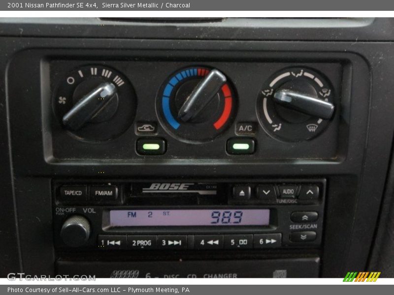 Sierra Silver Metallic / Charcoal 2001 Nissan Pathfinder SE 4x4