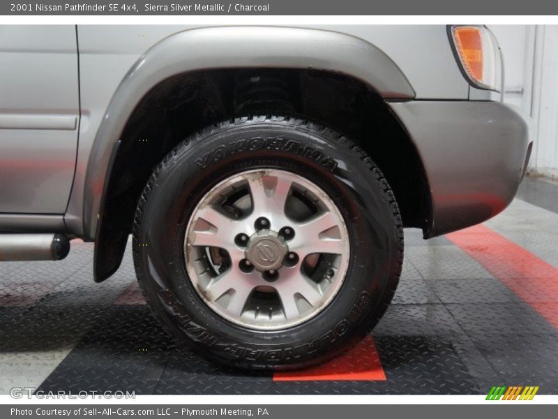 Sierra Silver Metallic / Charcoal 2001 Nissan Pathfinder SE 4x4