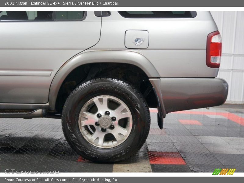 Sierra Silver Metallic / Charcoal 2001 Nissan Pathfinder SE 4x4