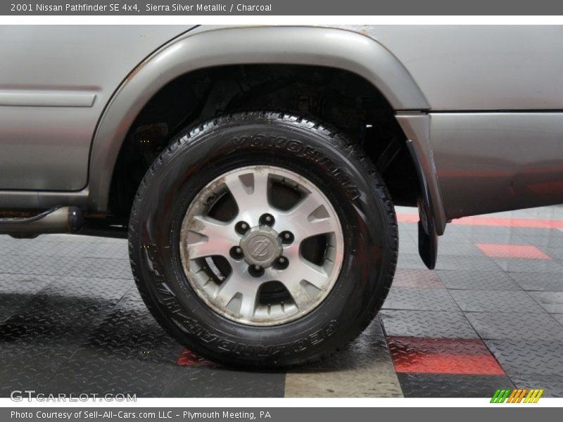 Sierra Silver Metallic / Charcoal 2001 Nissan Pathfinder SE 4x4