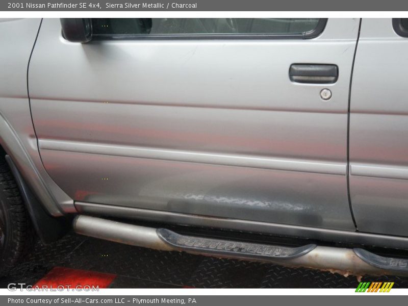 Sierra Silver Metallic / Charcoal 2001 Nissan Pathfinder SE 4x4
