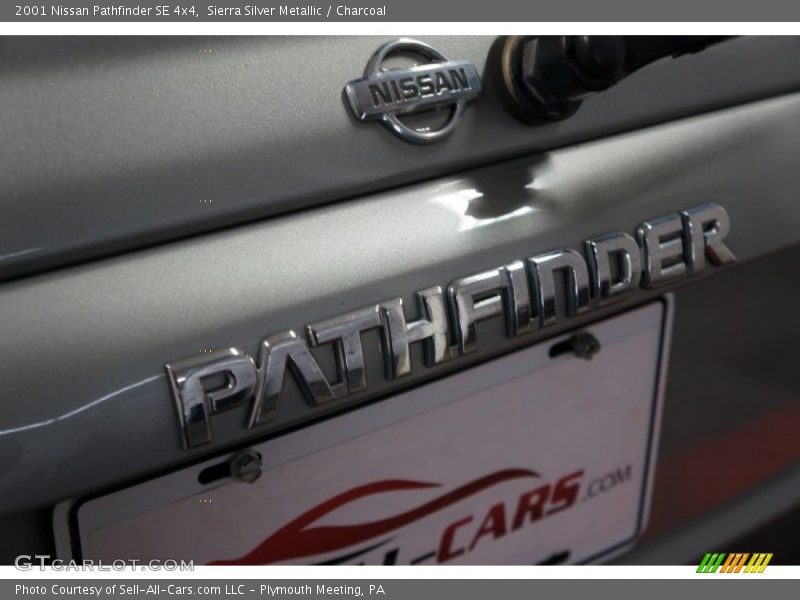 Sierra Silver Metallic / Charcoal 2001 Nissan Pathfinder SE 4x4