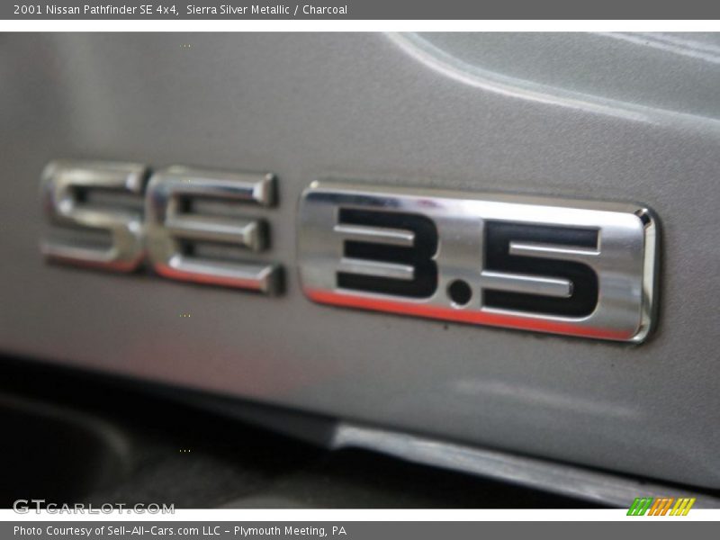 Sierra Silver Metallic / Charcoal 2001 Nissan Pathfinder SE 4x4