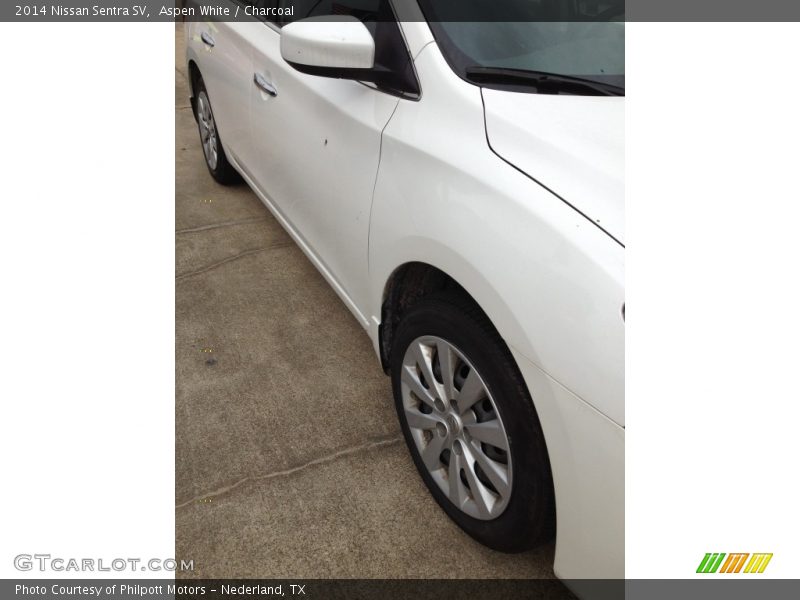 Aspen White / Charcoal 2014 Nissan Sentra SV
