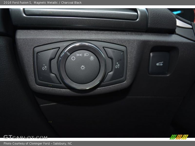 Magnetic Metallic / Charcoal Black 2016 Ford Fusion S