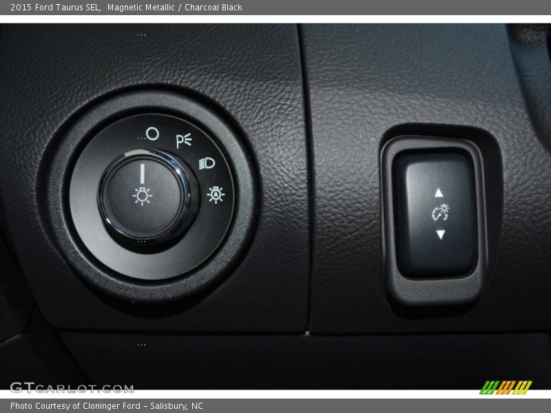 Magnetic Metallic / Charcoal Black 2015 Ford Taurus SEL