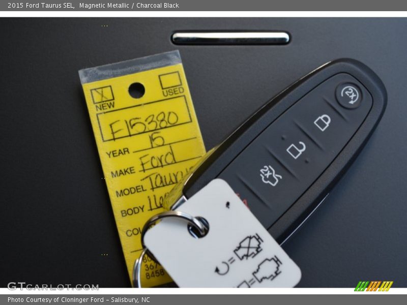 Magnetic Metallic / Charcoal Black 2015 Ford Taurus SEL